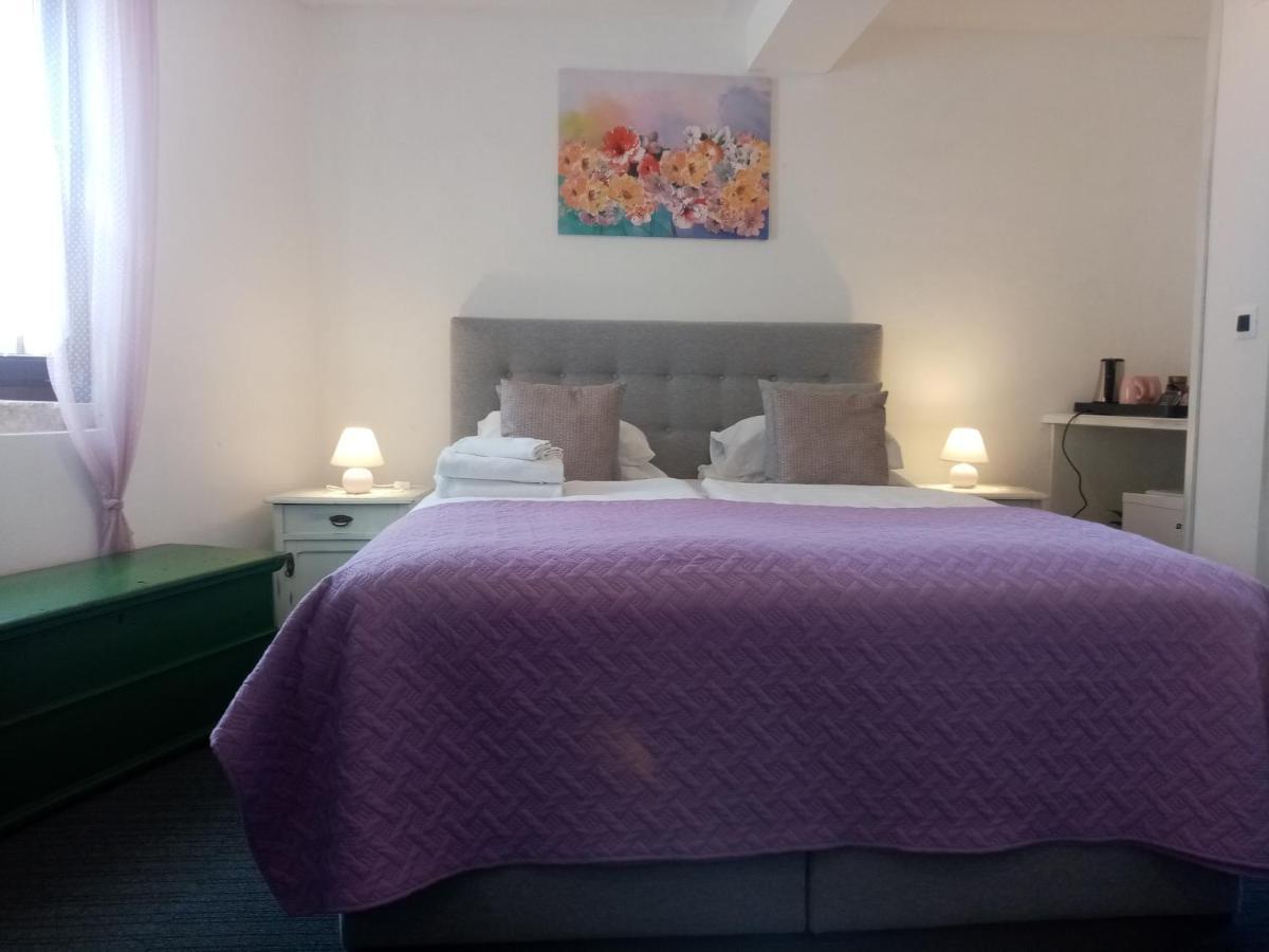 Rooms Serafin 모토분 외부 사진